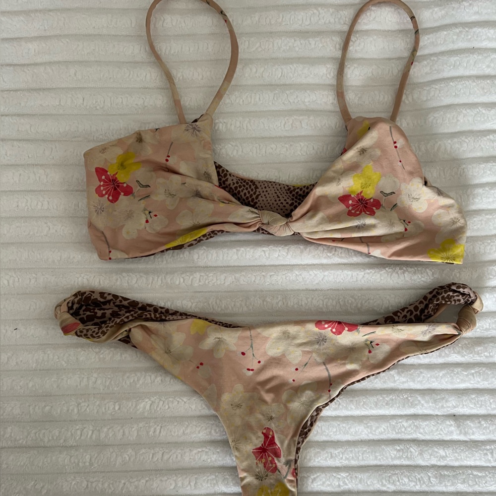 Acacia Cherry Blossom set in size small
